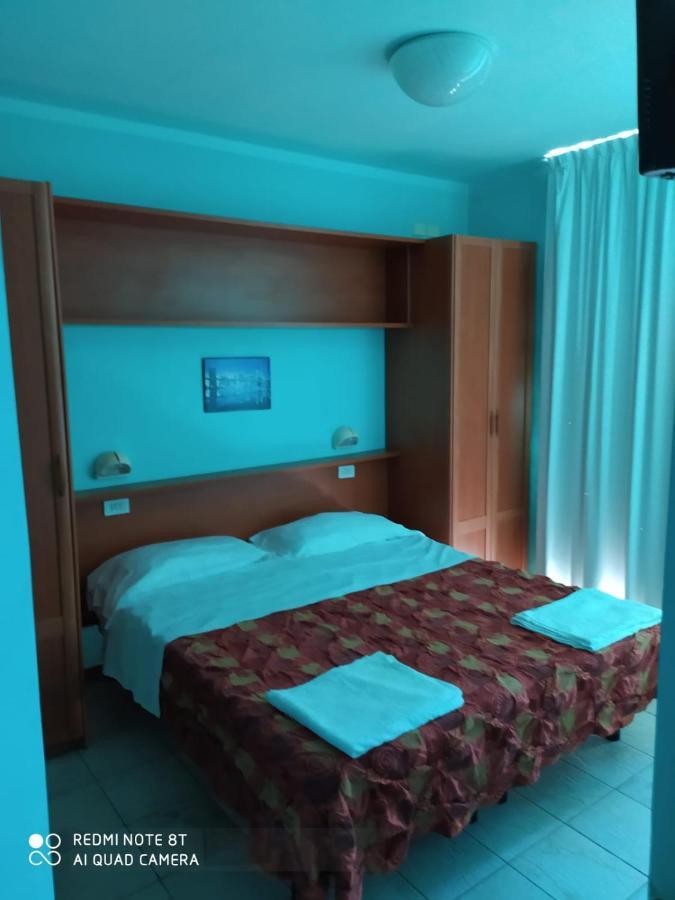 Hotel Blue Moon Rimini Extérieur photo