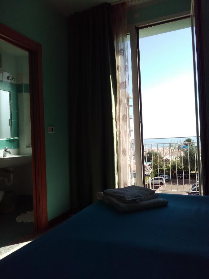 Hotel Blue Moon Rimini Extérieur photo