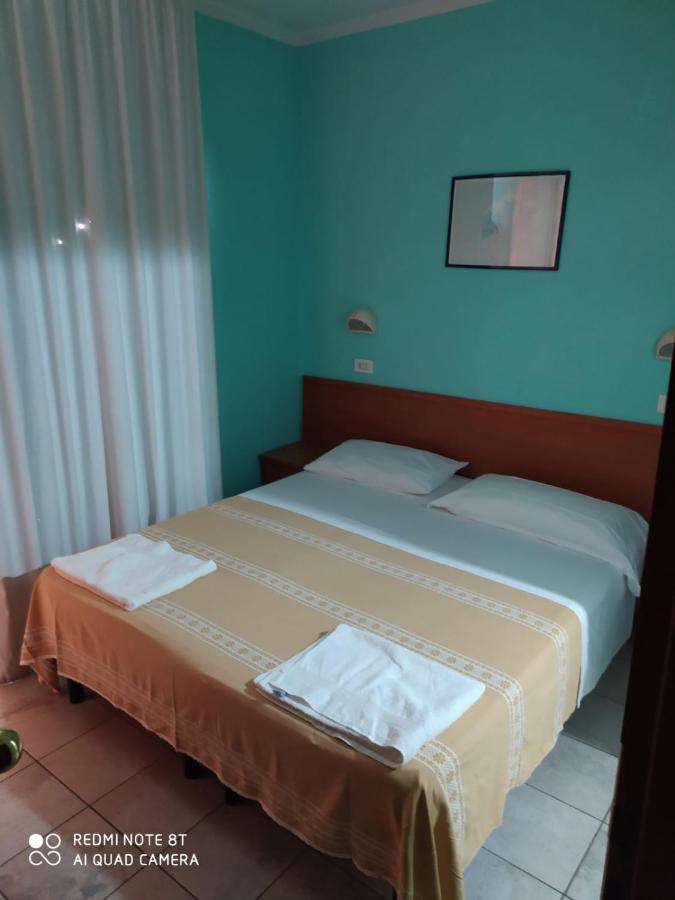 Hotel Blue Moon Rimini Extérieur photo