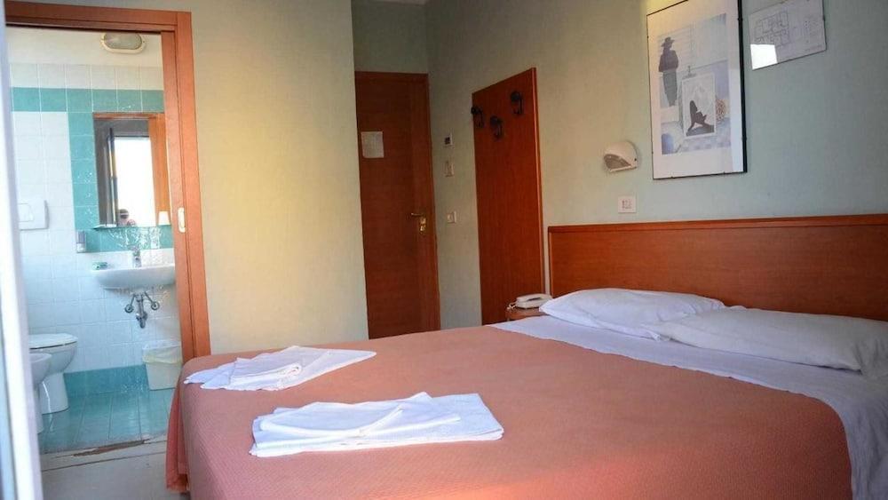 Hotel Blue Moon Rimini Extérieur photo