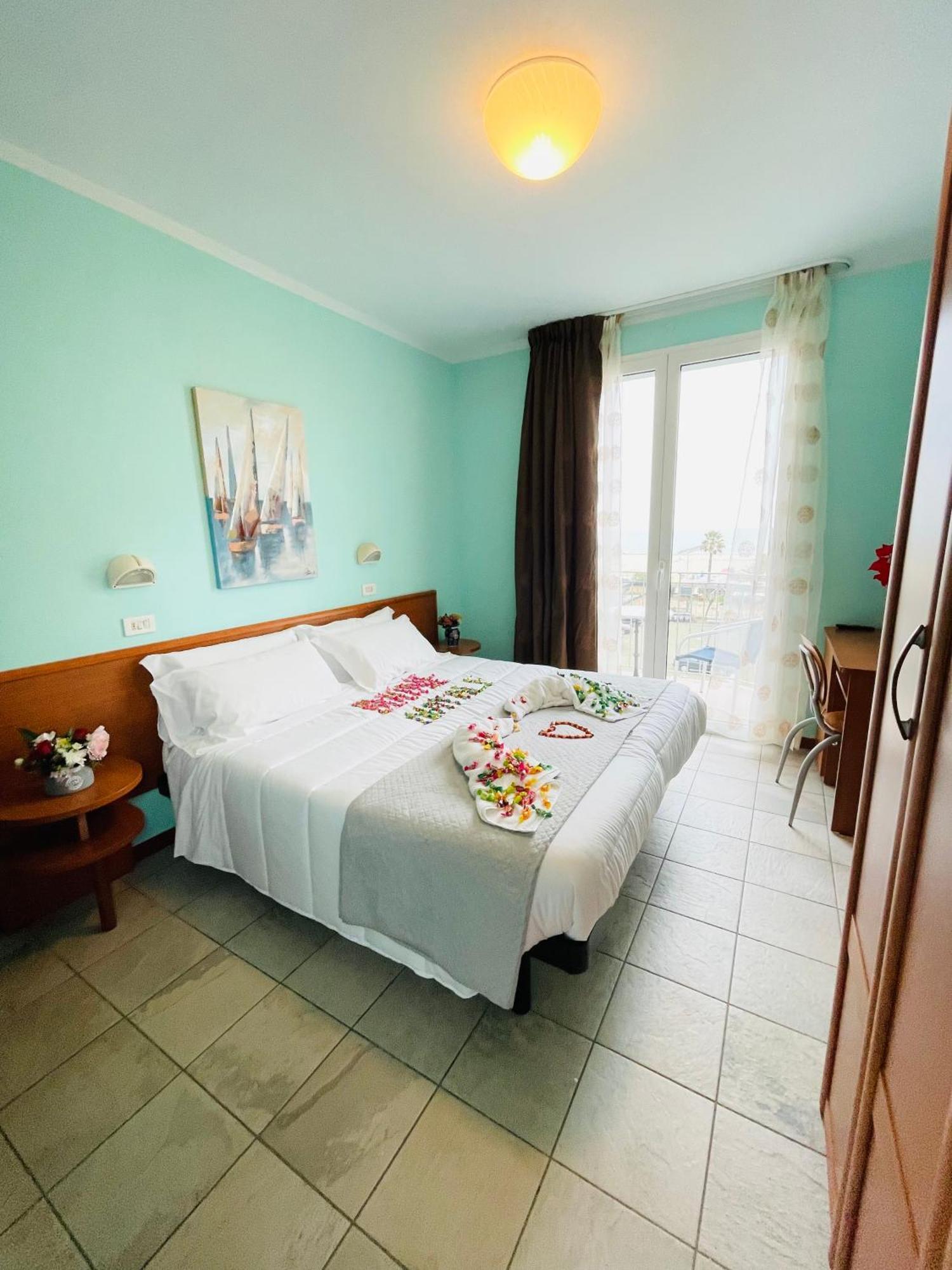 Hotel Blue Moon Rimini Extérieur photo