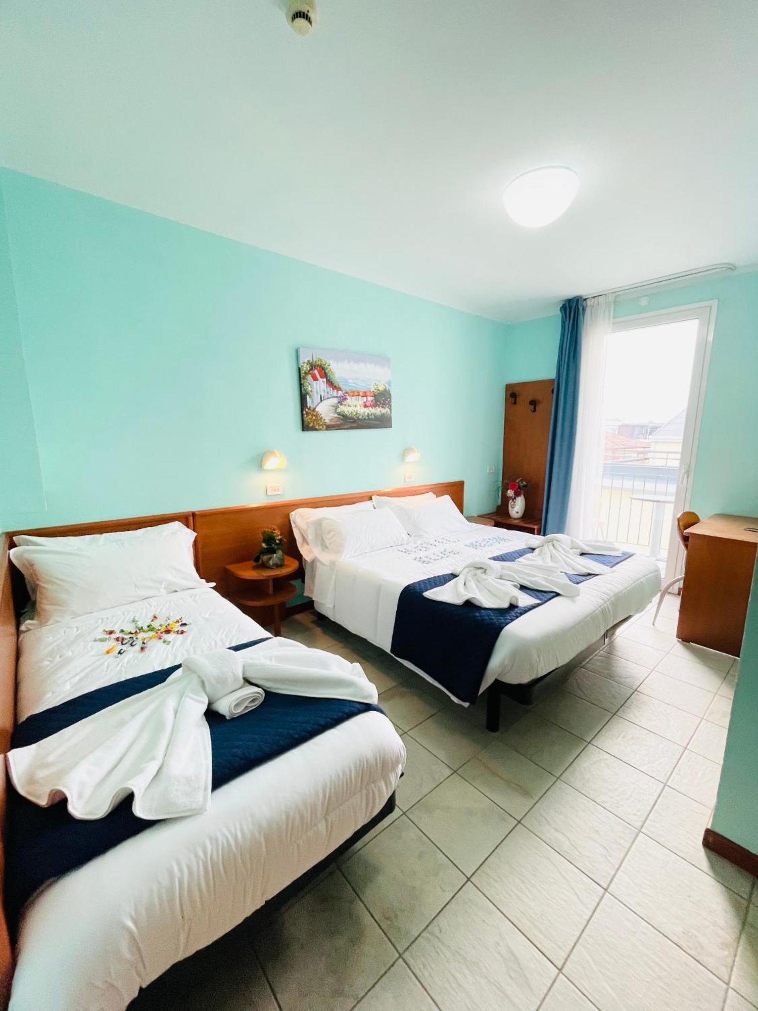 Hotel Blue Moon Rimini Extérieur photo