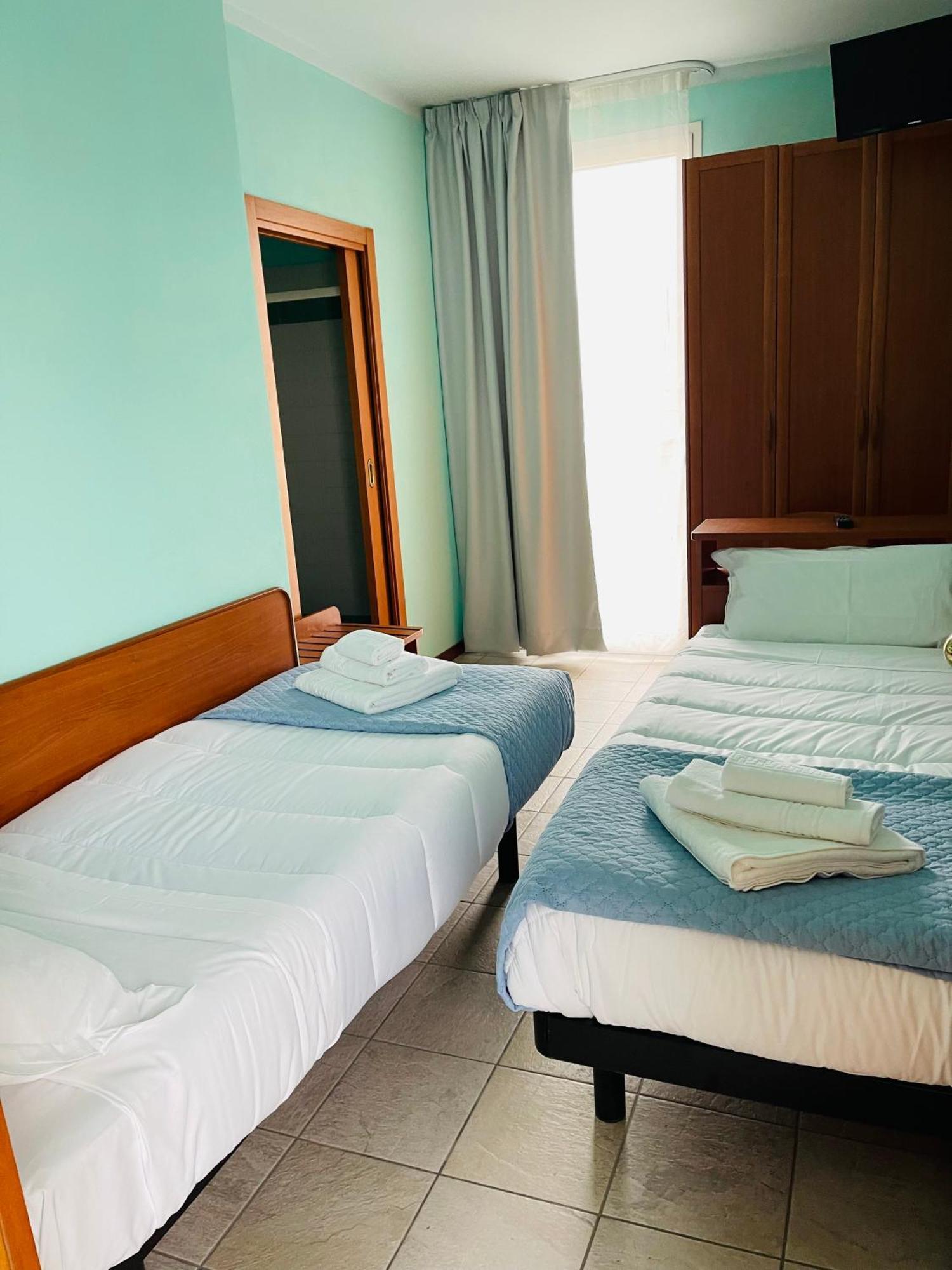 Hotel Blue Moon Rimini Extérieur photo