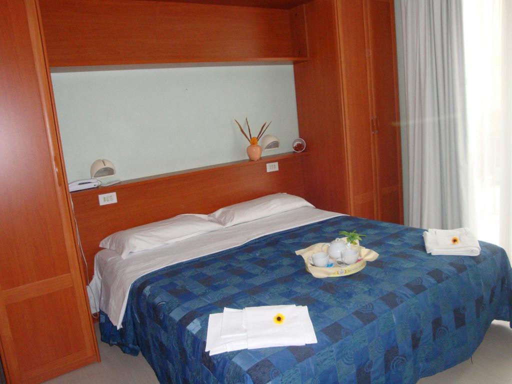 Hotel Blue Moon Rimini Extérieur photo