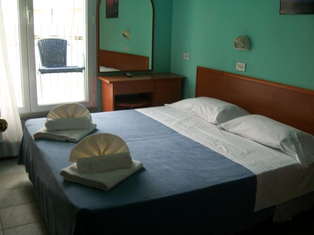 Hotel Blue Moon Rimini Extérieur photo