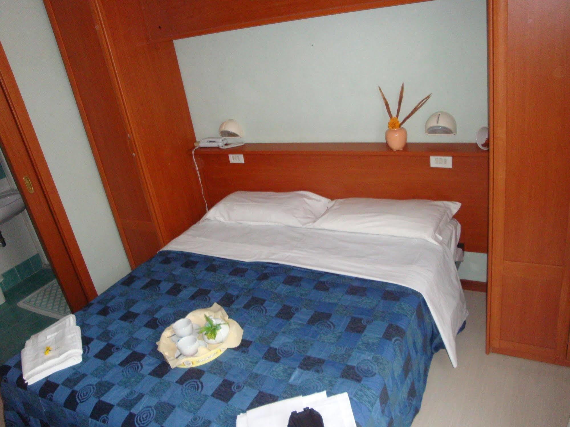Hotel Blue Moon Rimini Extérieur photo